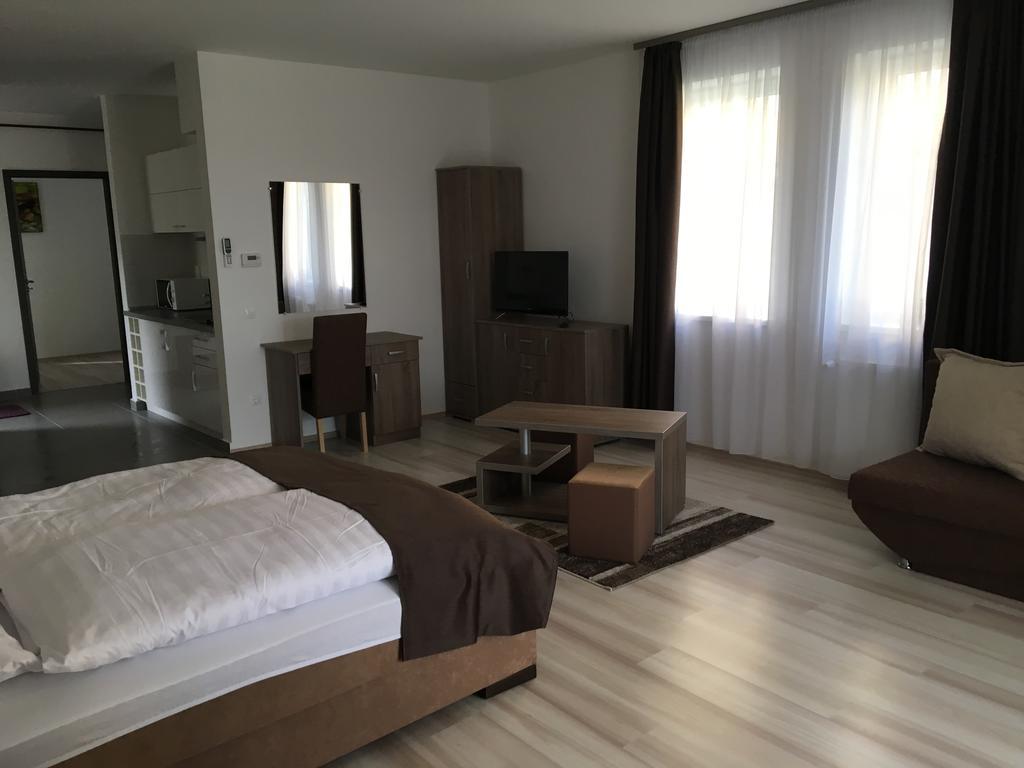 F&M Apartman Egerszalok Ngoại thất bức ảnh