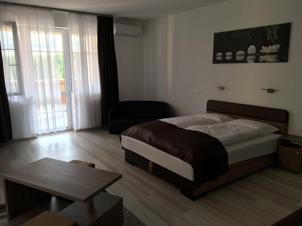F&M Apartman Egerszalok Ngoại thất bức ảnh